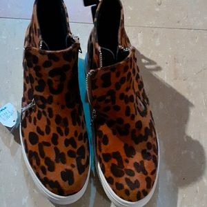Cheetah shoes with rubber grip sole